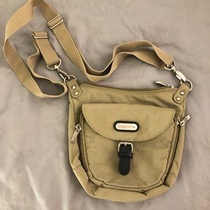 Baggalini crossbody bag, fanny pack in beige. used